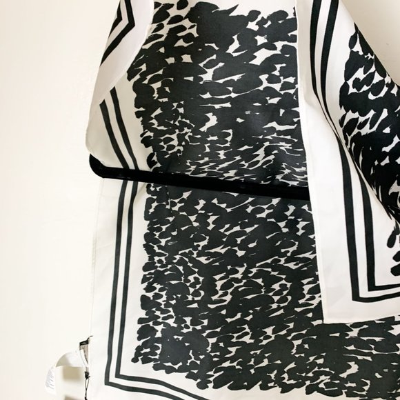 Banana Republic small square scarf black white - Picture 8 of 8